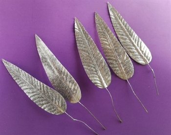 Sølvfarvede dekorationsblade 